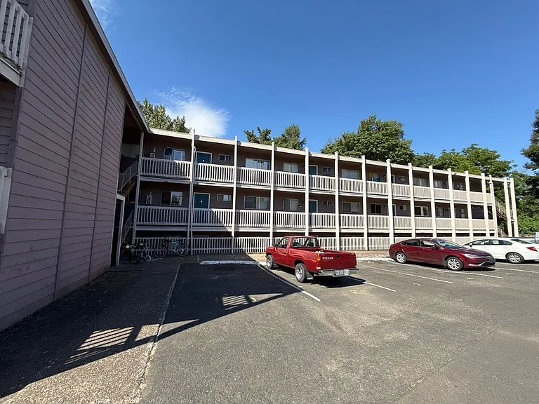 528 SW Levens St #8 — Photo 24
