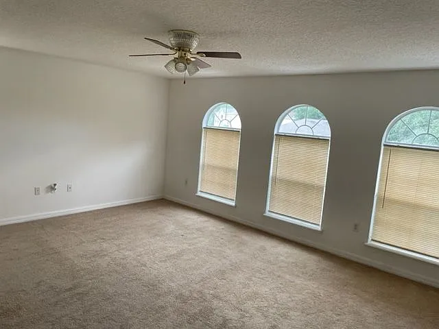 5 bed, 3.0 bath, 3015 sqft, $2,395 — Photo 3