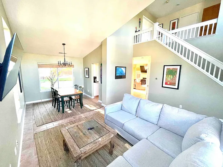 Claret Ct — Photo 10