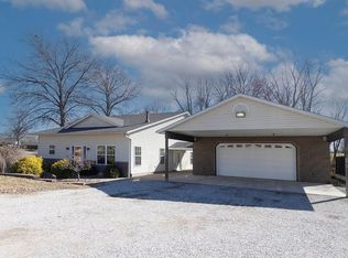 11 Lakeshore Dr, New Baden, IL 62265