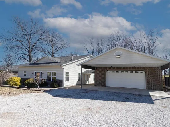 11 Lakeshore Dr, New Baden, IL 62265