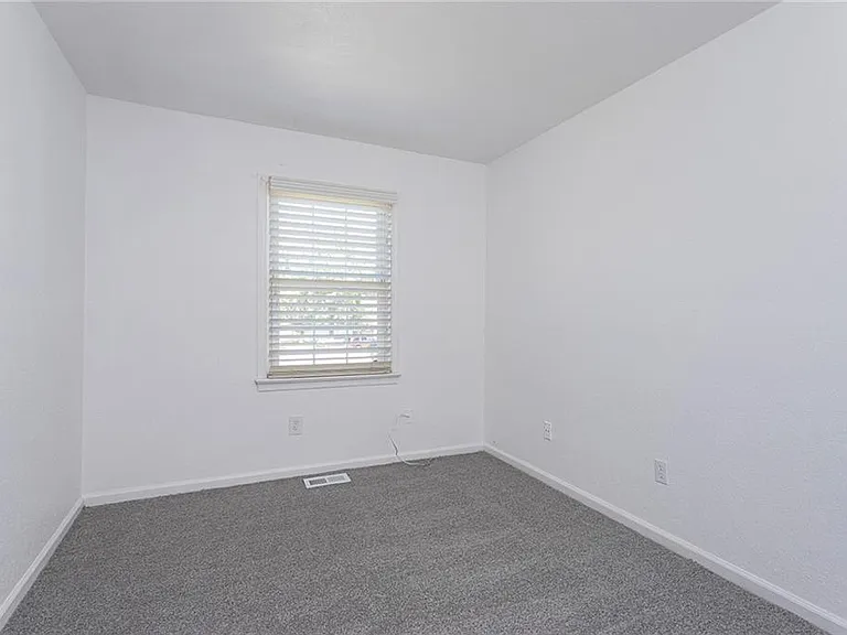 5684 Campus Dr — Photo 16