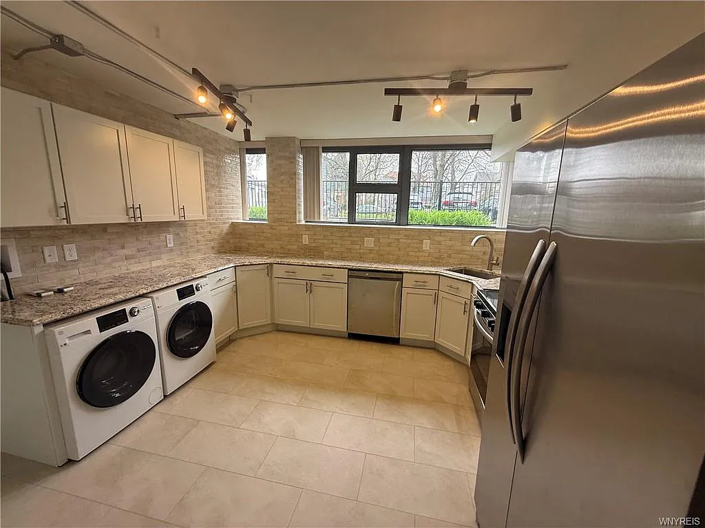 2 bed, 900 sqft, $1,700 — Photo 3