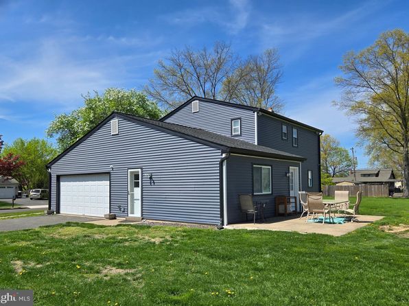 2980 Woodview Dr, Hatfield, PA 19440