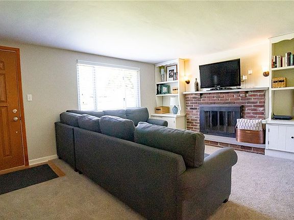 2nd image of 2860 Grandview Dr