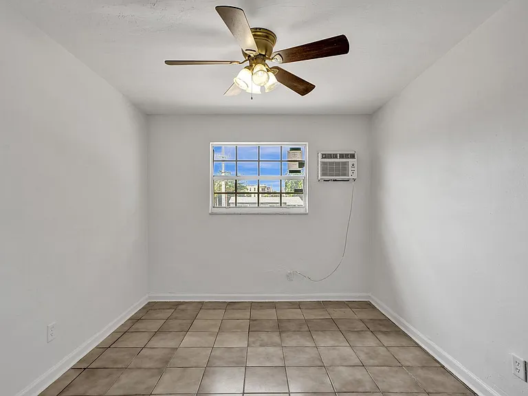 2525 Superior St — Photo 12