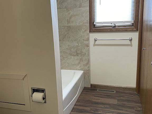 3rd image of 1703 Heritage Ln APT 1