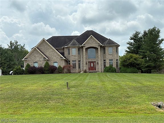2nd image of 5168 Roxanne Ln