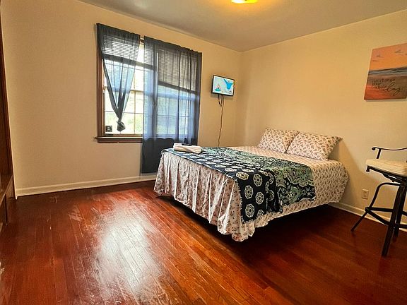 4th image of 5200 Commonwealth Ave