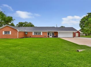 106 Lynn St, Anahuac, TX 77514