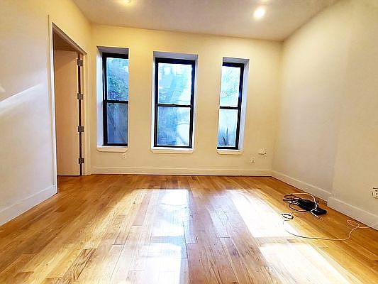 4th image of 472 Lafayette Ave #1B