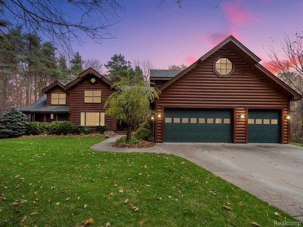 1350 Spruce St, Oxford, MI 48370