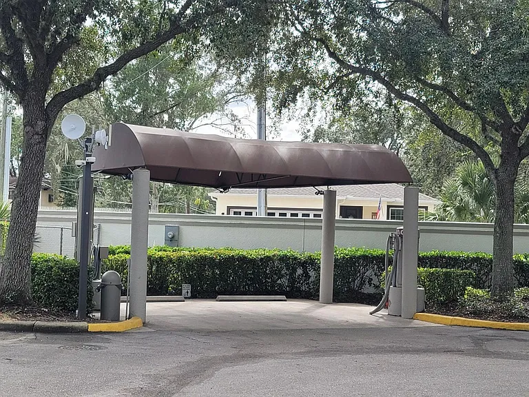 Car wash are near unit