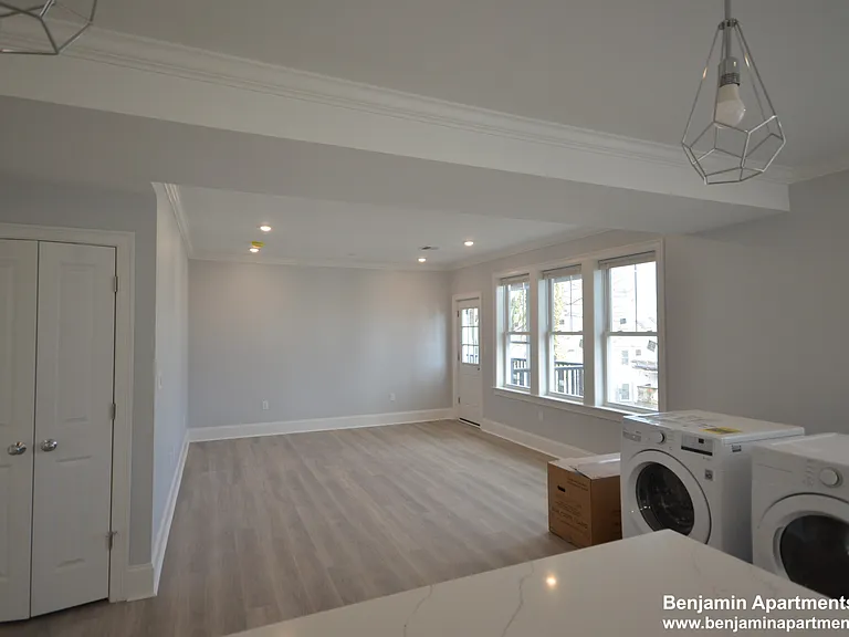 100 Brooks St #4 — Photo 3