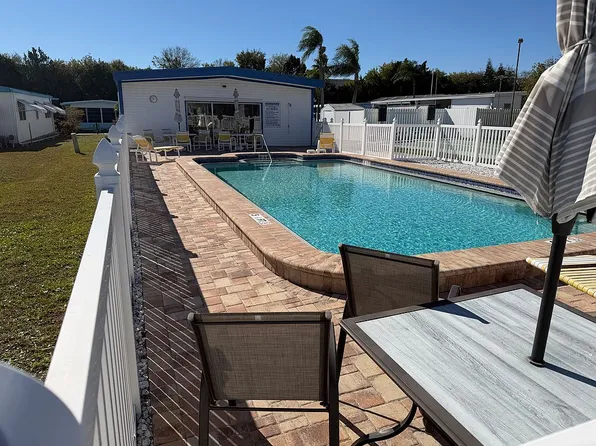 2141 Ridge Rd S Lot 35, Largo, FL 33778