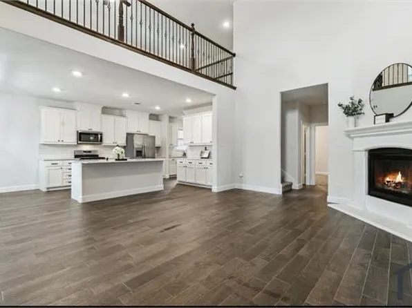 6012 Paddock Ln, Aubrey, TX 76227