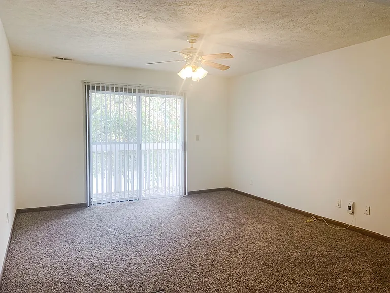Vantage Pointe Apartments — Photo 24