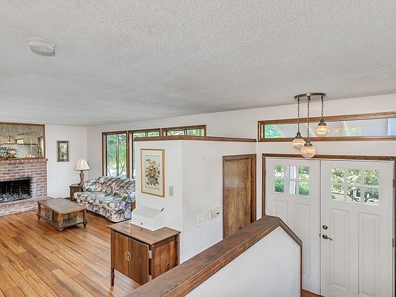 3rd image of 10404 SE 13th Cir