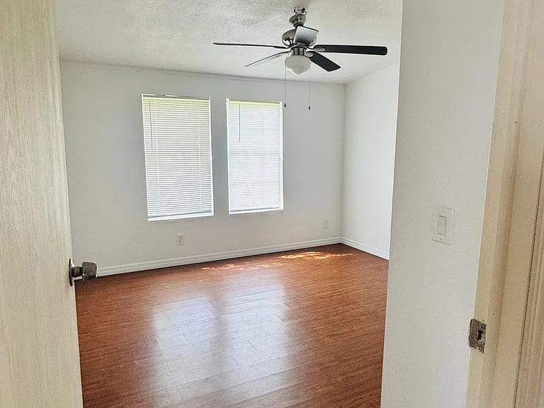 4441 Meadow Ridge Ave — Photo 8