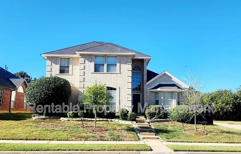 5 bed, 3.0 bath, 2811 sqft, $3,350 — Photo 2