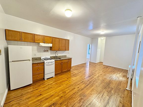 3rd image of 285 Mott St APT B6