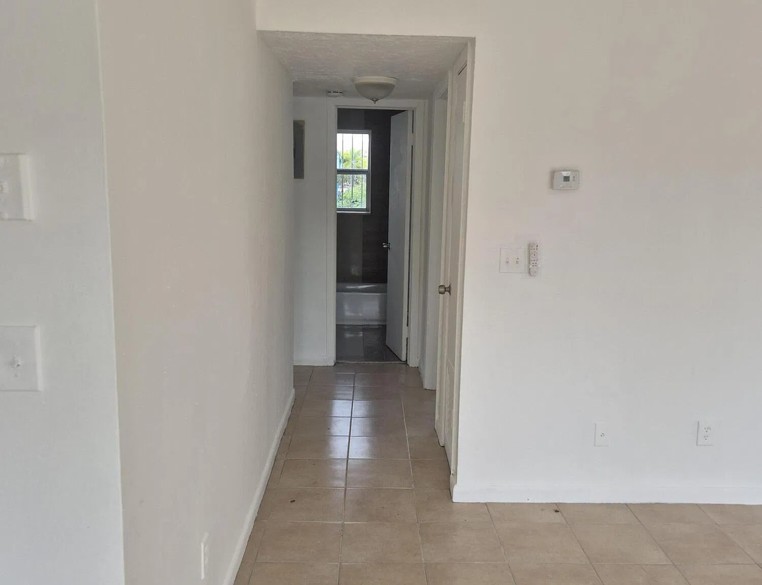 12 bed, 4.0 bath, 3658 sqft, $1,950 — Photo 4