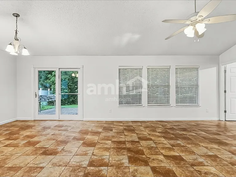 577 W Lady Lake Rd — Photo 7