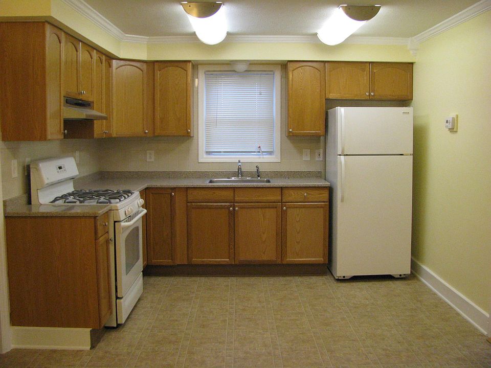 Eat-In Kitchen