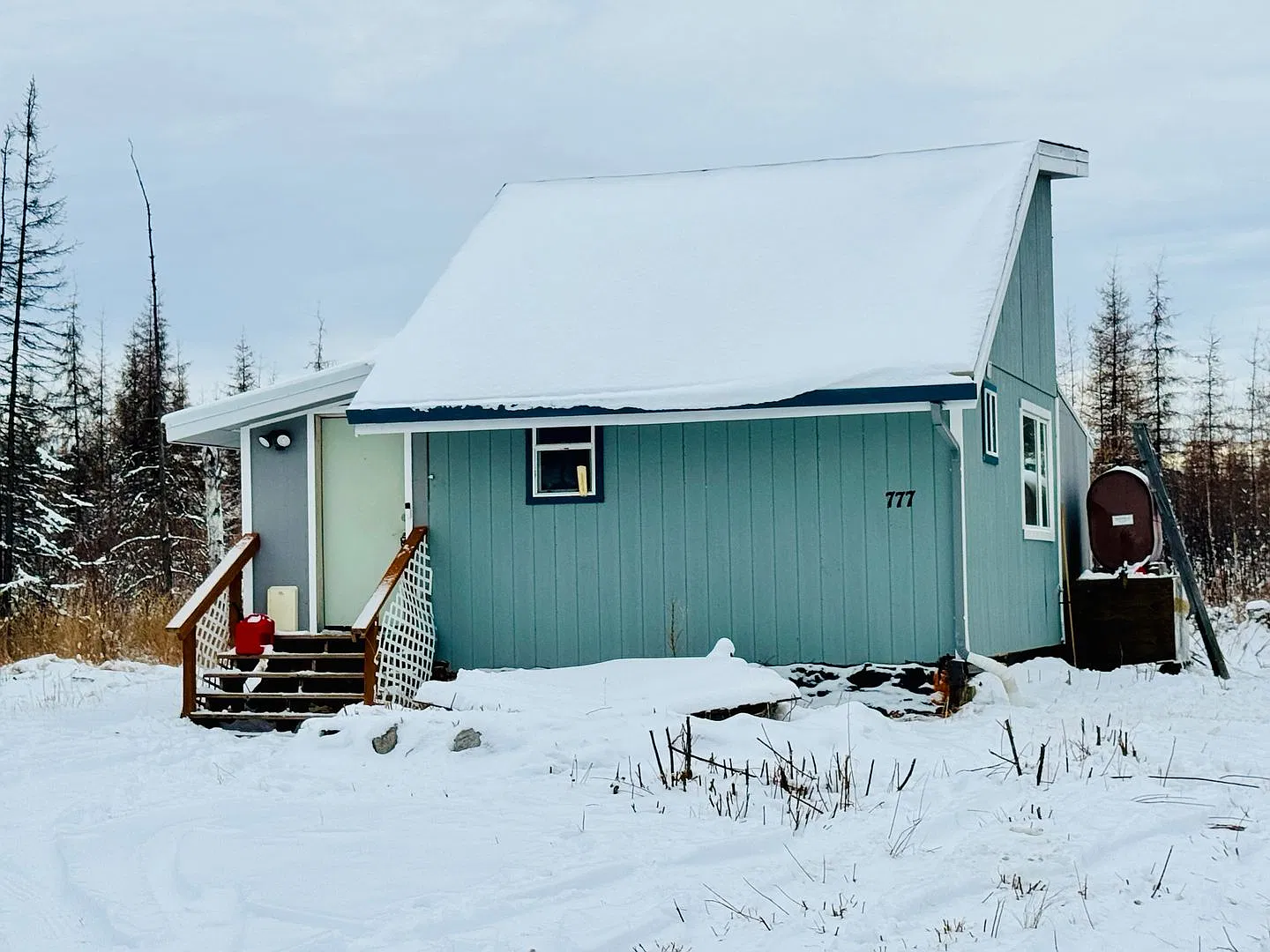 Charming Alaskan Home: 1 Bed + Loft Pet Friendly! — Photo 2