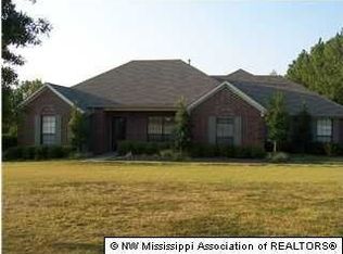 1856 Yorkhaven Dr, Horn Lake, MS 38637