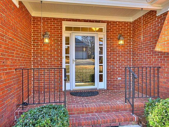 5th image of 3718 Wexford Pl S