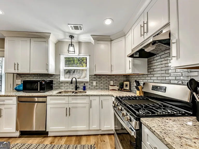 1018 Falling Valley Ct SE — Photo 6