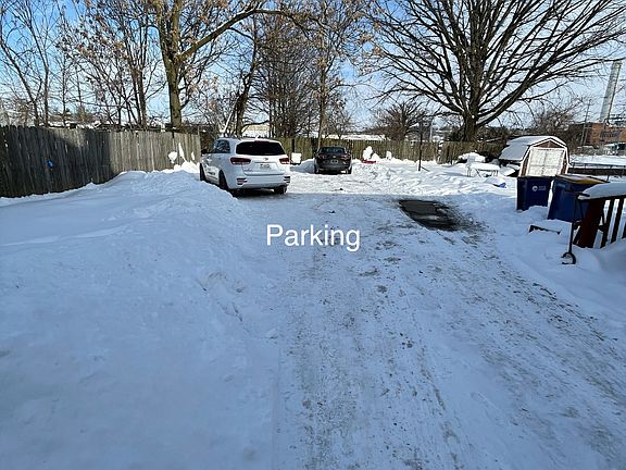 3rd image of 922 Muskegon Ave NW #2