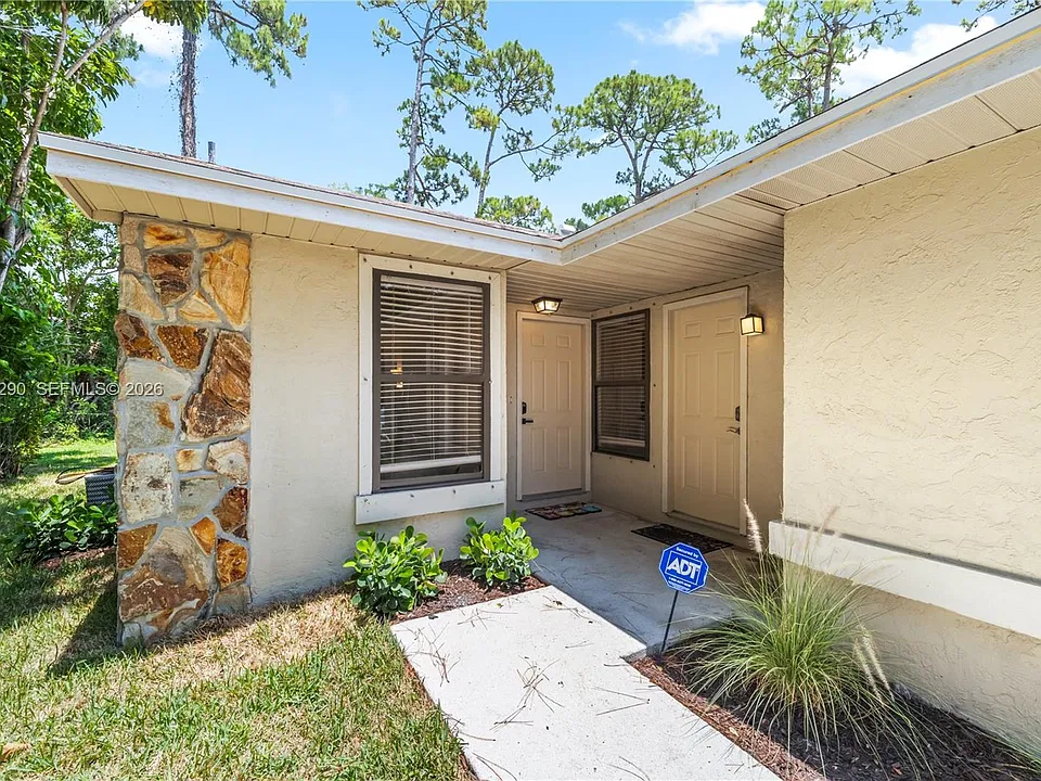 1200 Hyacinth Pl