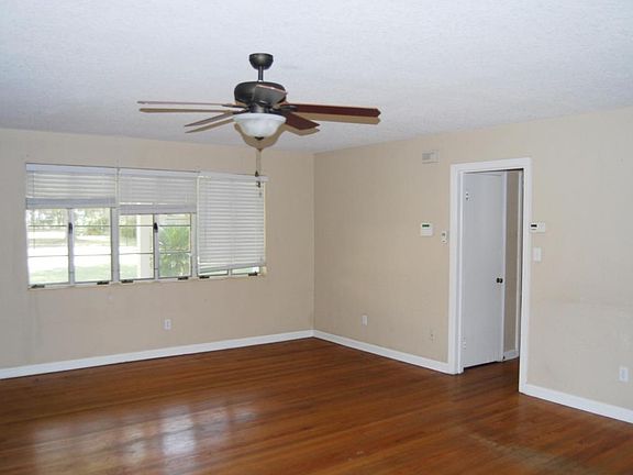 5th image of 2158 Lake Shore Blvd