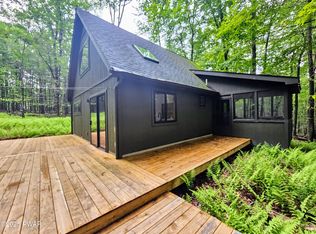 23 Highland Ln, Hawley, PA 18428