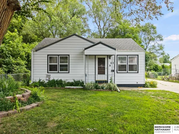 610 S 16th St, Blair, NE 68008
