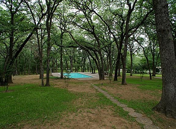 4th image of 2808 Sherwood Ln