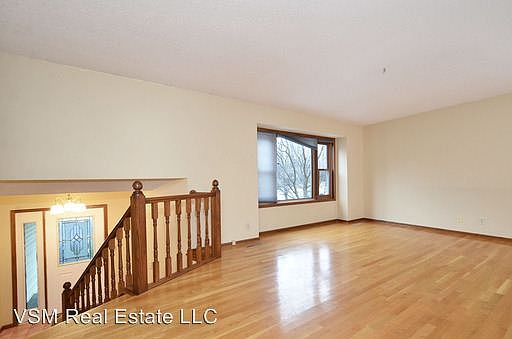 3rd image of 2772 Southlawn Dr N