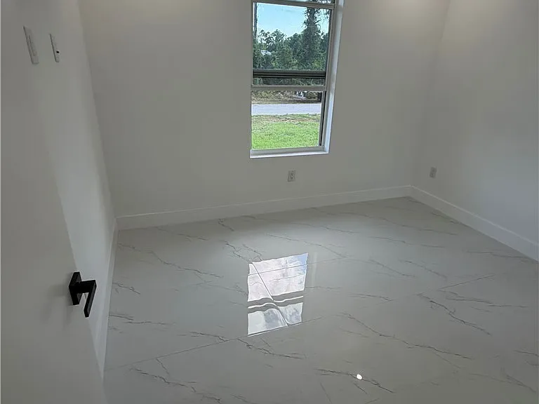 759 Cane St E — Photo 5