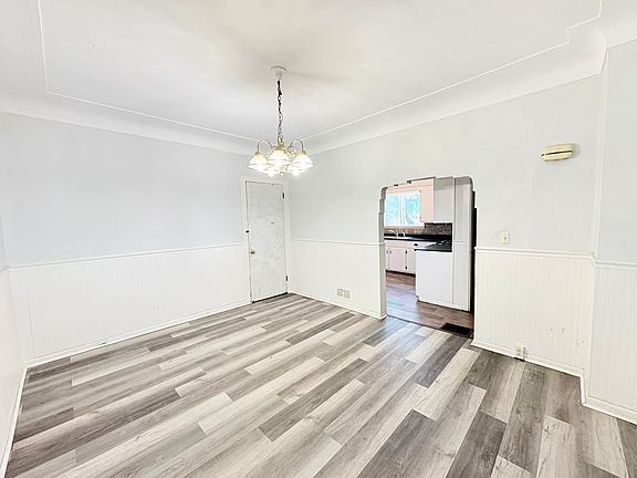 3rd image of 858 Forsythe St