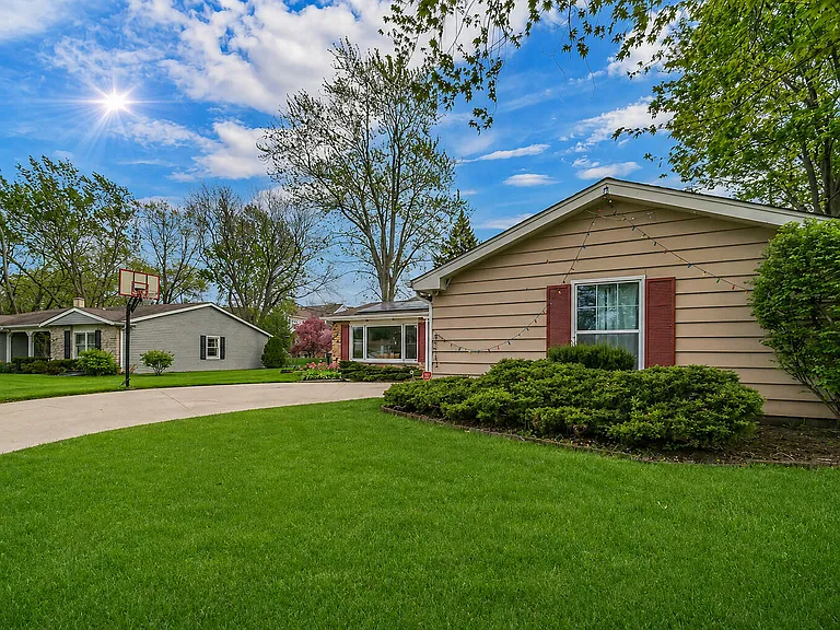 401 Greentree Pkwy — Photo 3