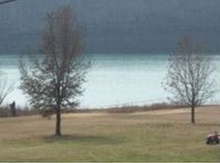 121 White Cloud Dr, Galena, MO 65656