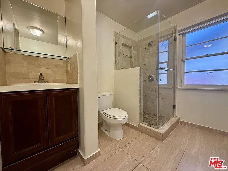 6205 Gentry Ave — Photo 13