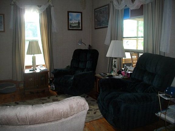 5th image of 15 Church St S