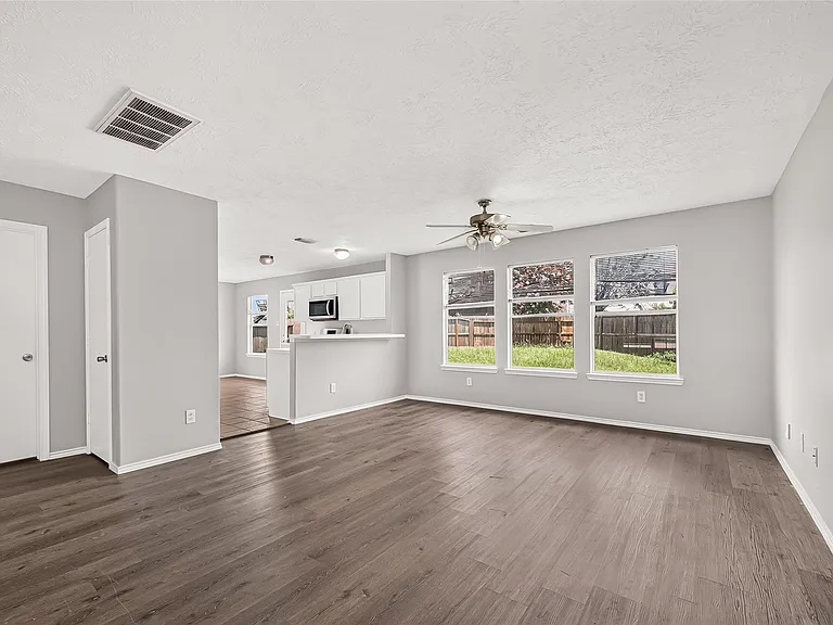 19451 Nasworthy Dr — Photo 13