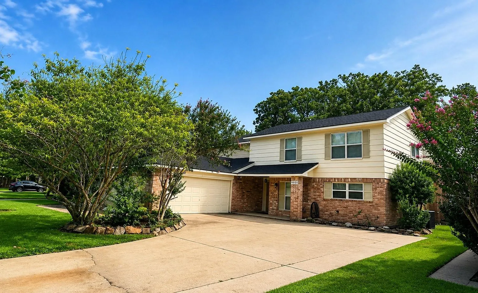 4 bed, 3.5 bath, 2377 sqft, $2,290 — Photo 1