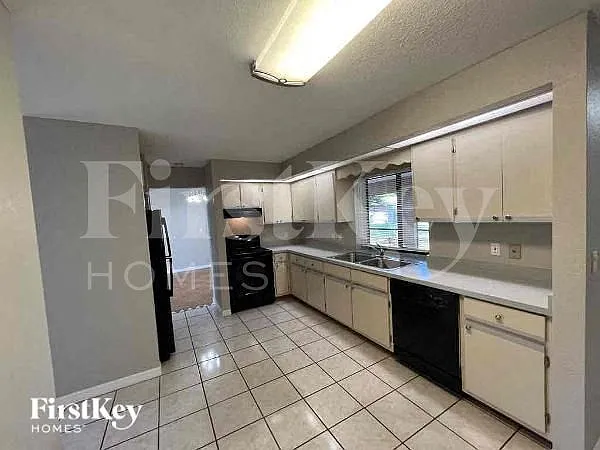 522 Beal St NW — Photo 8