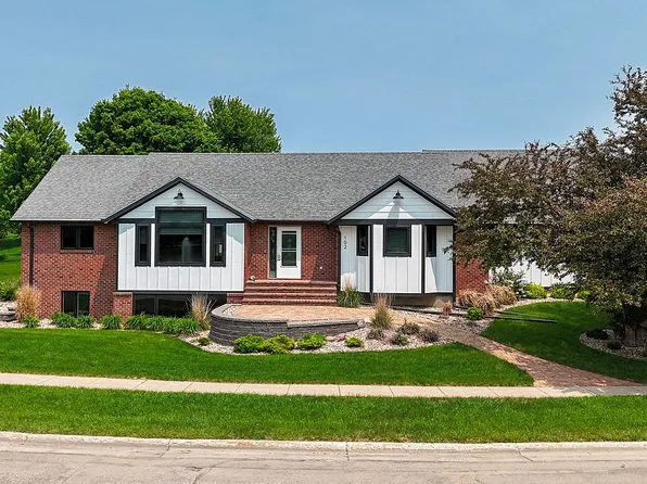 102 W Veterans Dr, Luverne, MN 56156