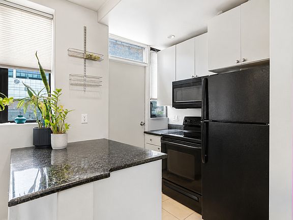 4th image of 1209 N State Pkwy APT 10